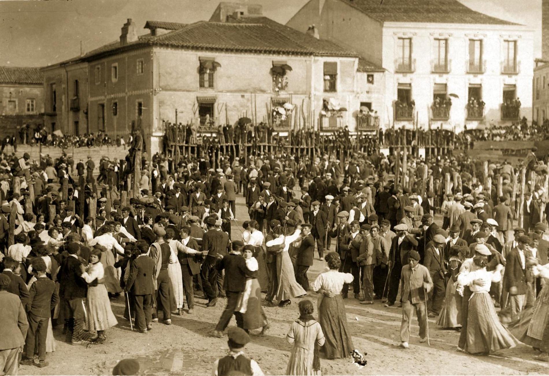 Posada Real Los Cinco Linajes Arévalo エクステリア 写真